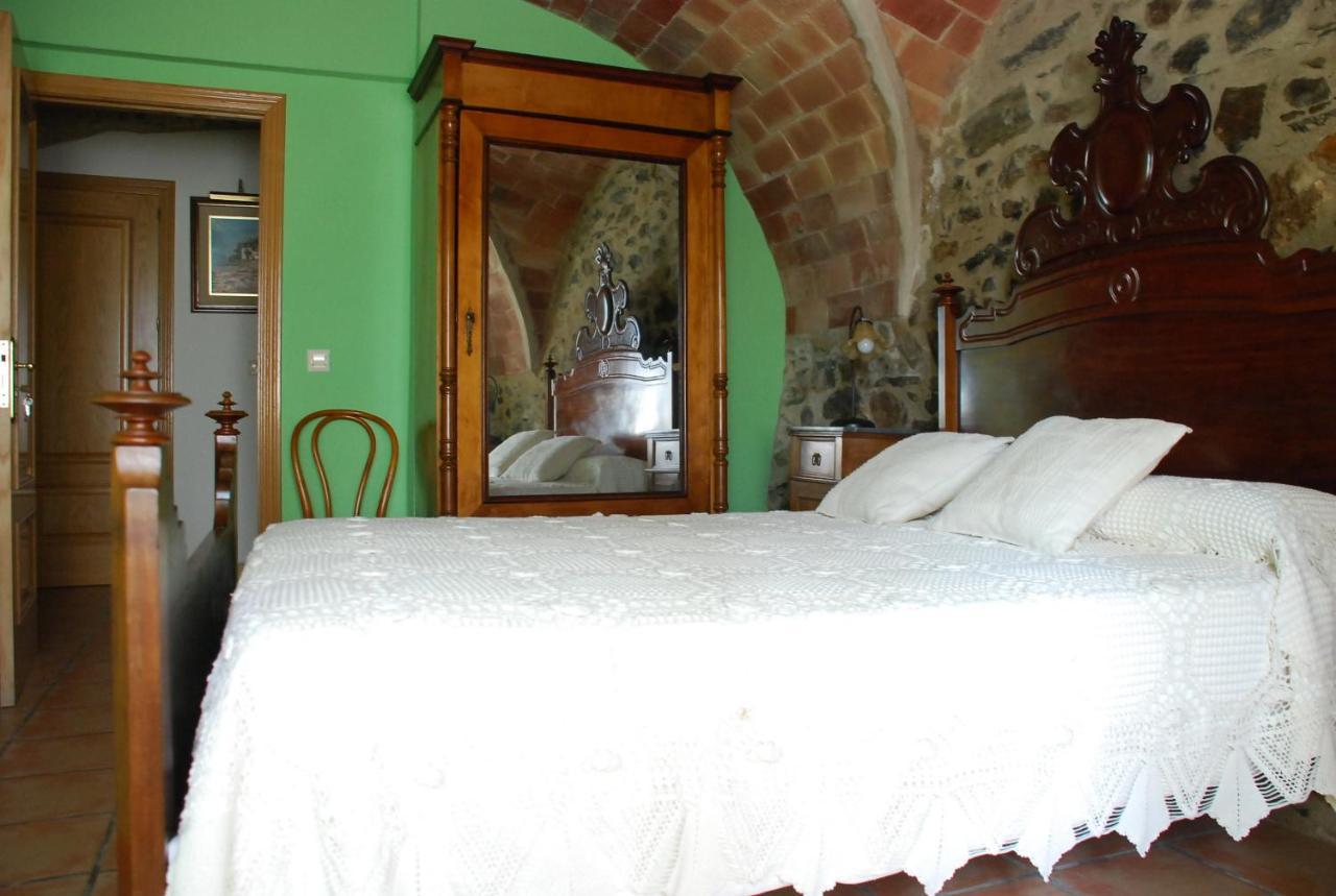 Can Garriga II I III Apartman Garriguella Kültér fotó